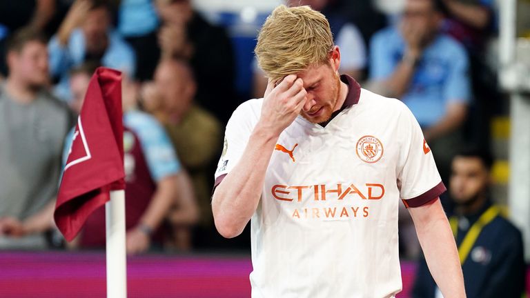 Kevin De Bruyne tái phát chấn thương gân kheo ngay vòng 1 Premier League 2023/24.