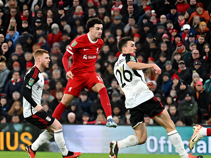 Curtis Jones gỡ hòa 1-1, qua đó mở ra thắng lợi chung cuộc cho Liverpool trước Fulham