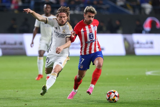 Ở tuổi 38, Modric vẫn khiến các cầu thủ Atletico theo kèm anh rất mệt