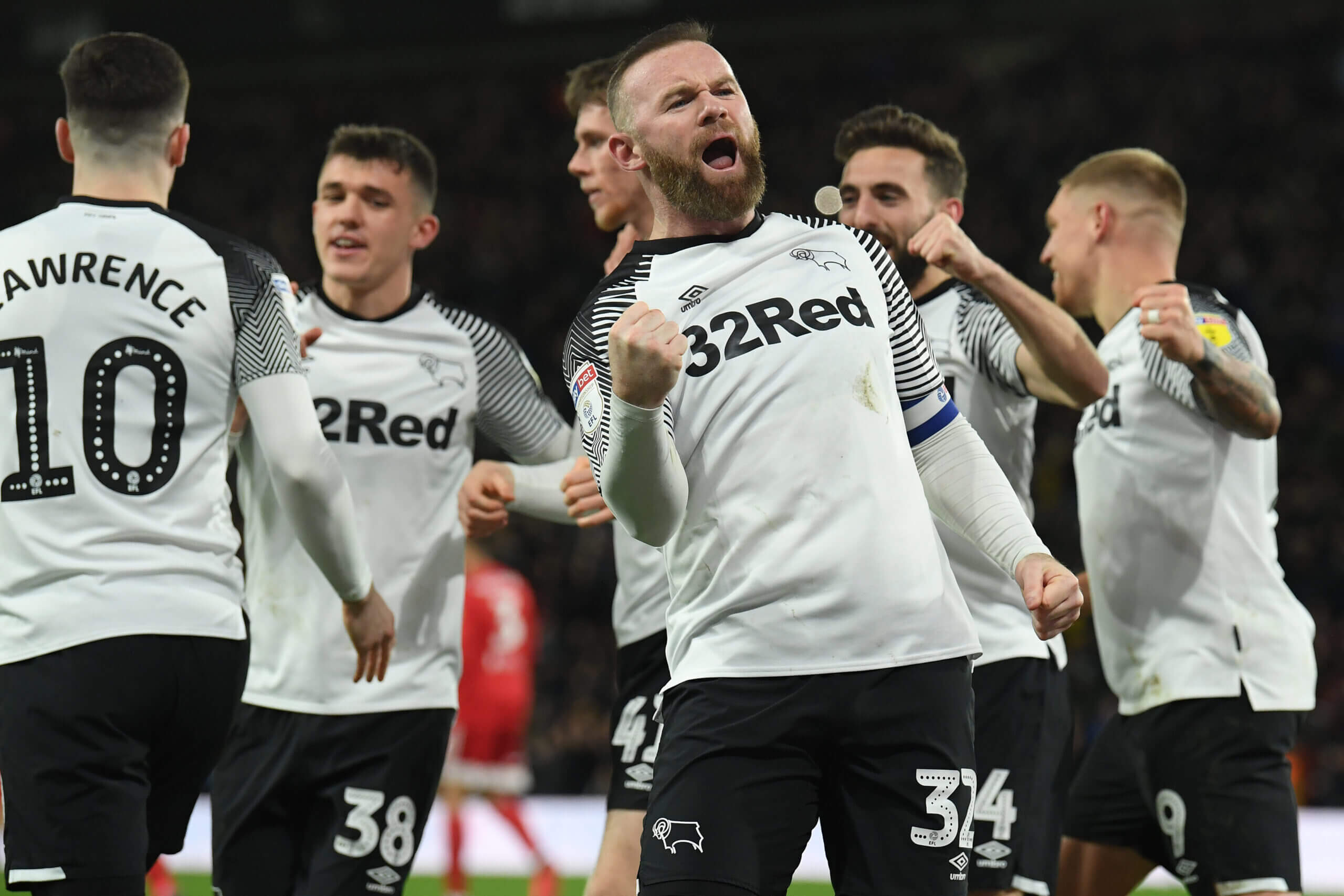 Rooney bước lên ghế HLV từ vị thế cầu thủ của Derby County