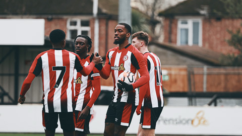 Ivan Toney lập hat-trick cho Brentford, Arsenal và Chelsea càng mê mệt