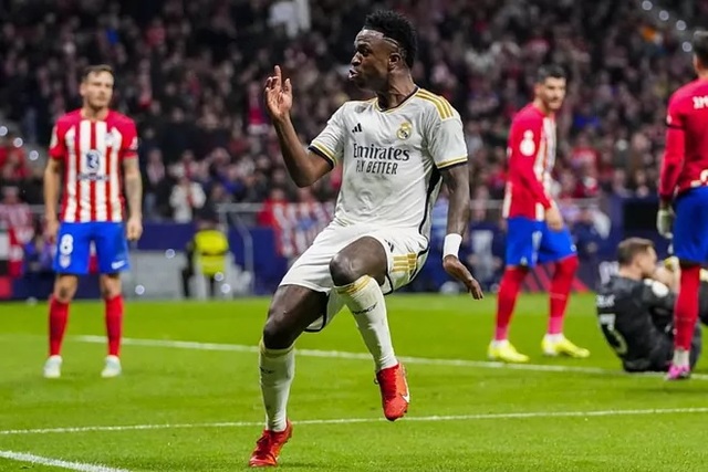 Pha ăn mừng đầy khiêu khích của Vinicius sau khi Real Madrid gỡ hòa 1-1