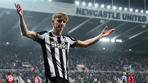 Newcastle tái mặt vì chấn thương của Gordon 